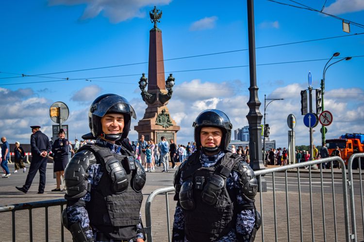 Росгвардейцы обеспечили безопасность Главного военно-морского парада в Санкт-Петербурге