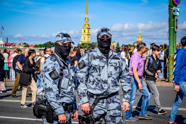 Росгвардейцы обеспечили безопасность Главного военно-морского парада в Санкт-Петербурге