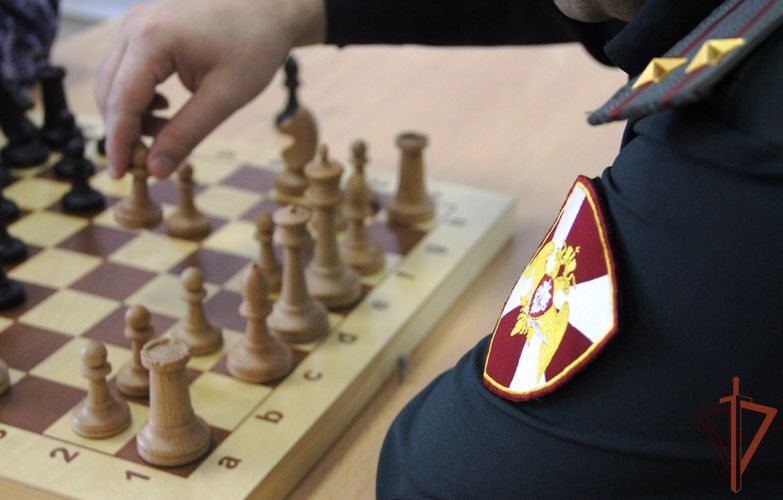В Международный день шахмат росгвардейцы провели турниры на Урале
