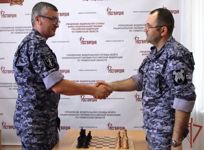 В Международный день шахмат росгвардейцы провели турниры на Урале