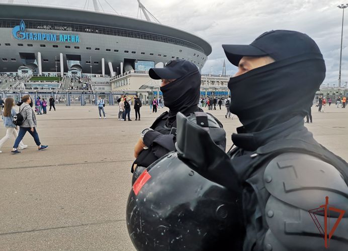 Росгвардия обеспечила безопасность международного футбольного матча в Петербурге