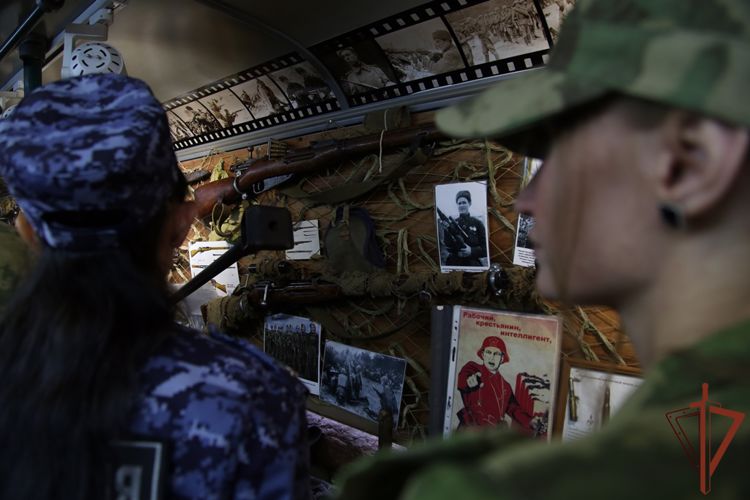 «Автобус Победы» встретили росгвардейцы в Челябинске 