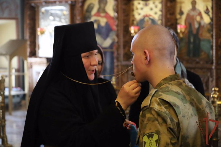 В Приволжском округе Росгвардии прошли мероприятия, посвященные Дню памяти Святого князя Владимира