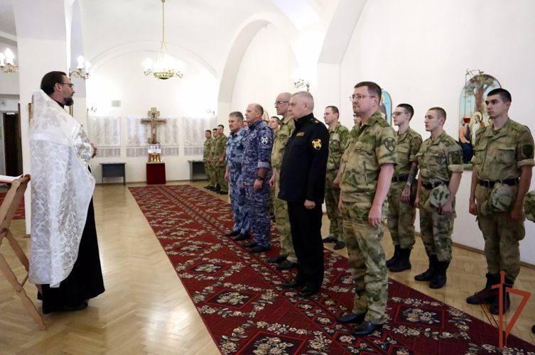 В Северо-Западном округе Росгвардии состоялся молебен, приуроченный ко Дню крещения Руси