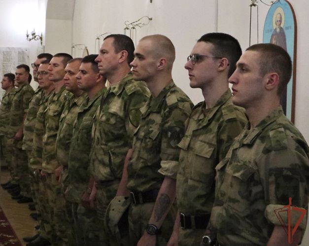 В Северо-Западном округе Росгвардии состоялся молебен, приуроченный ко Дню крещения Руси