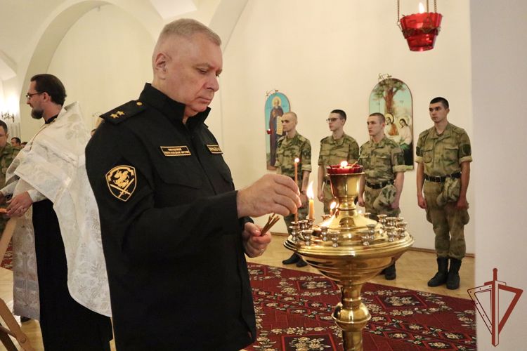 В Северо-Западном округе Росгвардии состоялся молебен, приуроченный ко Дню крещения Руси
