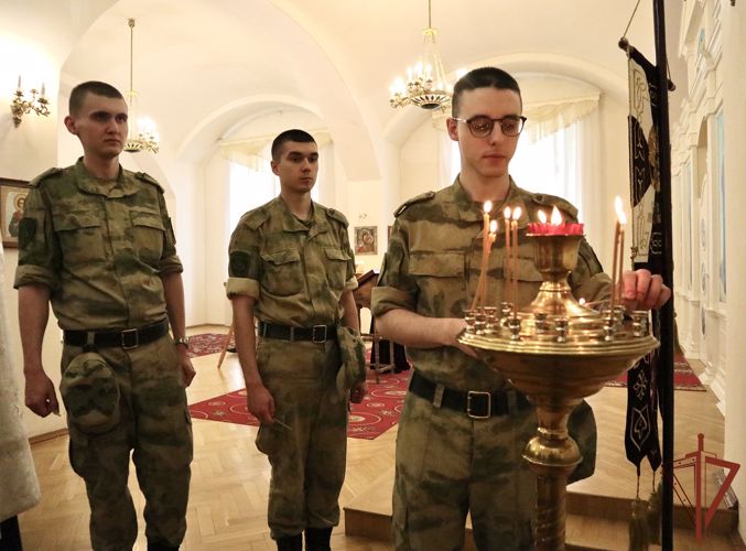 В Северо-Западном округе Росгвардии состоялся молебен, приуроченный ко Дню крещения Руси