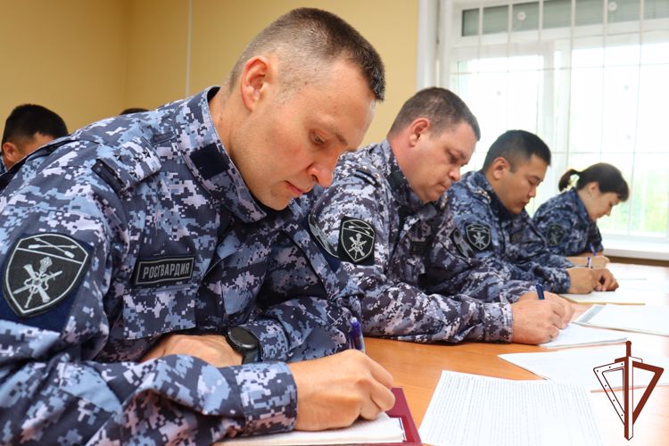 Летний период подготовки начался в Сибирском округе Росгвардии 