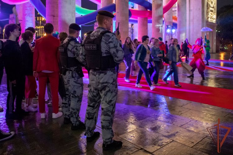 Общественный порядок на выпускных вечерах в Москве обеспечили росгвардейцы