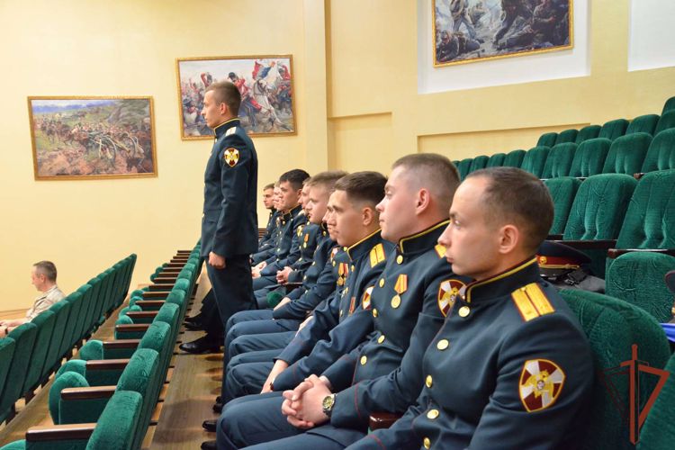 Командующий округом встретился с офицерами-выпускниками, прибывшими для прохождения службы на Северный Кавказ