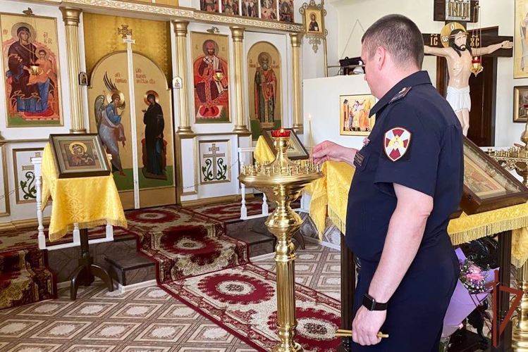 Представители Росгвардии на Юге России в День Крещения Руси приняли участие в богослужениях (видео)
