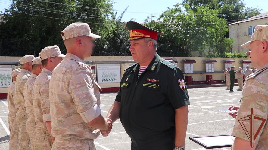  Государственные награды вручены росгвардейцам в Дагестане