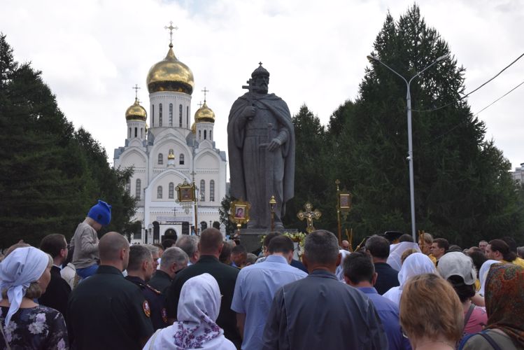Командование Сибирского округа Росгвардии приняло участие в богослужении по случаю празднования Дня Крещения Руси