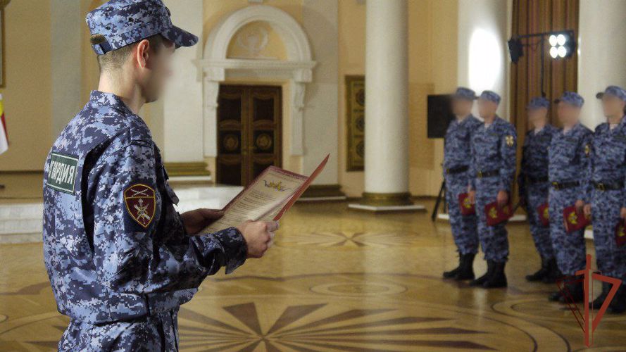 Сотрудники Росгвардии в ЛНР приняли присягу