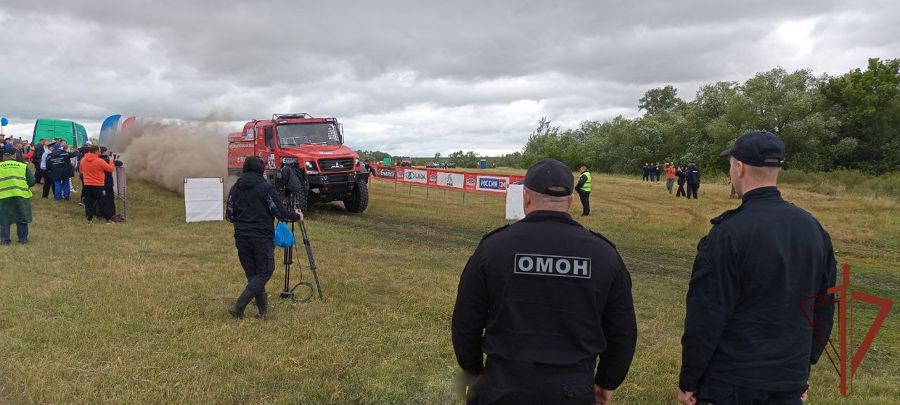 Росгвардия обеспечила безопасность участников международного ралли «Шелковый путь» в Самарской области