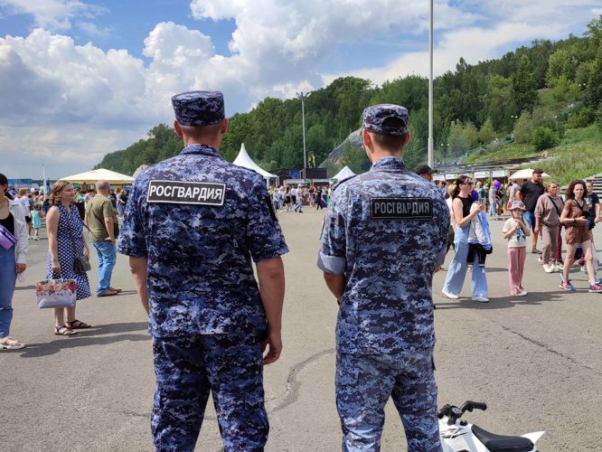 Росгвардейцы в Томске обеспечили общественный порядок на городском семейном празднике «Пикник Фест»