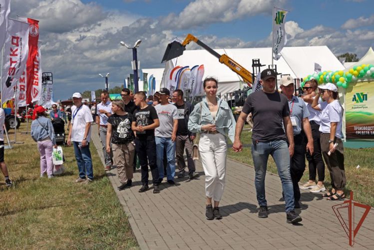 Росгвардия обеспечила безопасность межрегионального агрофорума в Алтайском крае