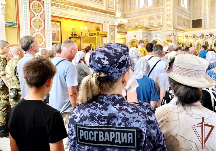 Представители Росгвардии на Юге России в День Крещения Руси приняли участие в богослужениях (видео)