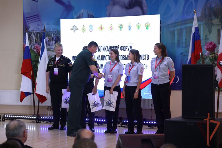  Патриотический форум организовали росгвардейцы в Крыму