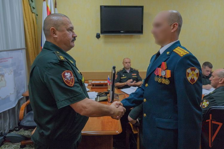 Офицерам Уральского округа Росгвардии вручены государственные награды