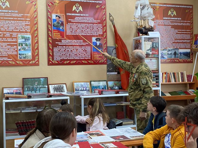 В Сибири росгвардейцы организовали активный отдых для школьников в дни летних каникул