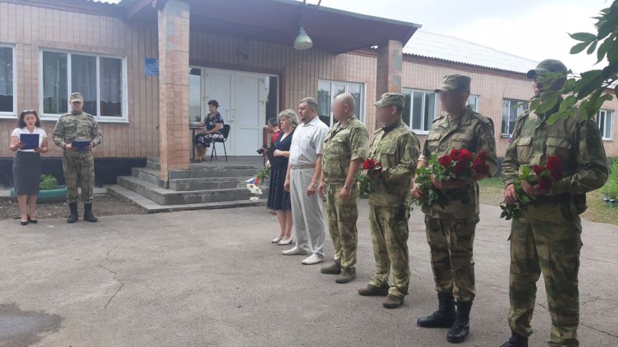 Военнослужащие Росгвардии открыли мемориал защитникам Родины в ЛНР 