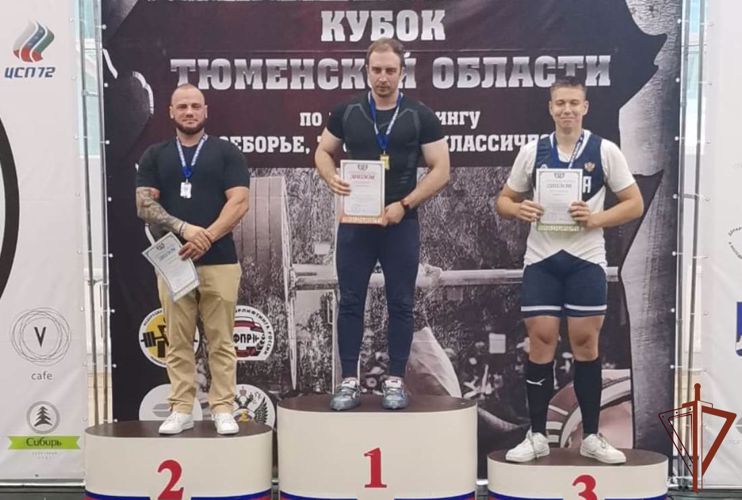 Спортсмен Росгвардии стал победителем Кубка по пауэрлифтингу на Урале