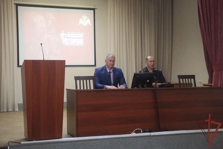 Федеральный инспектор Приморского края поблагодарил отличившихся росгвардейцев 