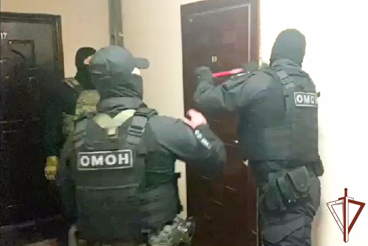 Спецназ Росгвардии задержал подозреваемых в организации незаконной миграции  в Ленинградской области