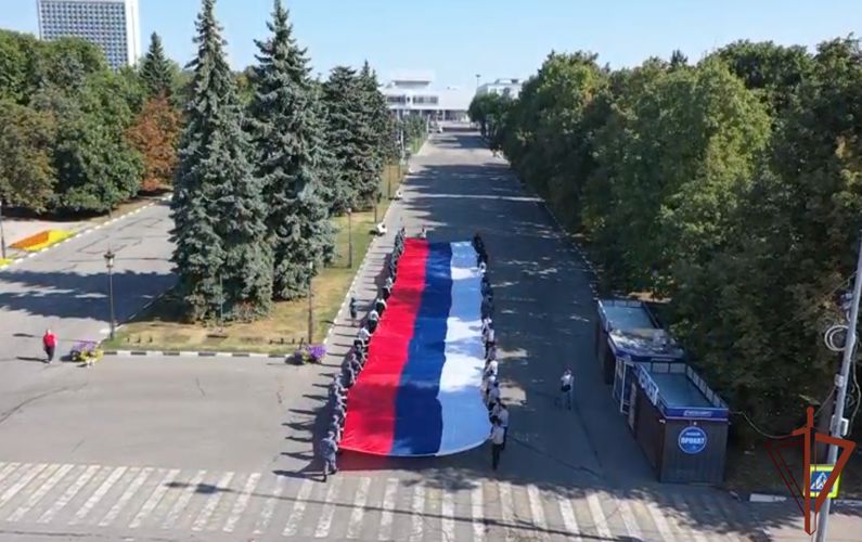 Росгвардейцы приняли участие в патриотическом флешмобе в Ульяновске