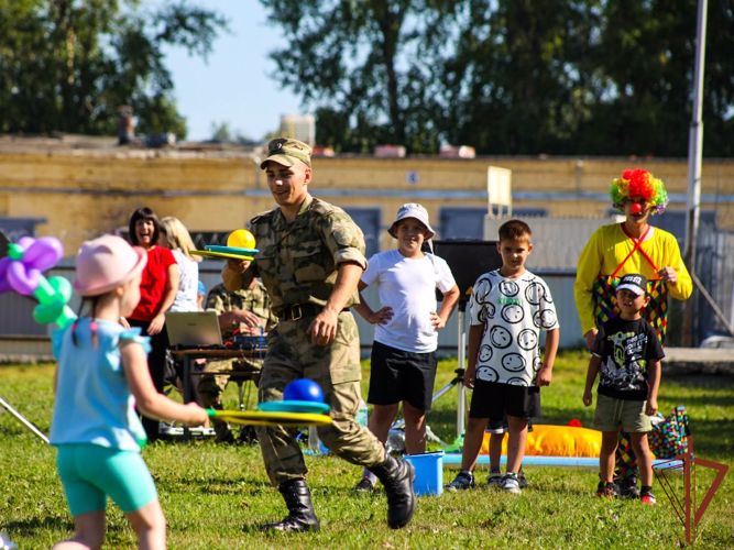 Спортивные мероприятия в рамках празднования Дня физкультурника прошли в Сибирском округе Росгвардии