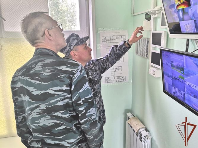 Росгвардия рассказала журналистам Югры о проверке объектов образования к новому учебному году (видео)