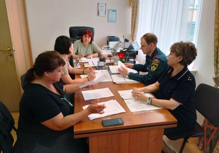 Росгвардия рассказала журналистам Югры о проверке объектов образования к новому учебному году (видео)