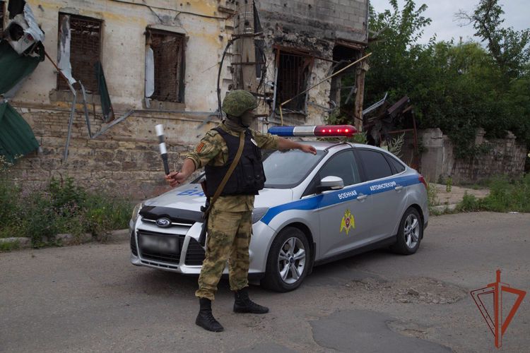 Росгвардейцы обеспечили безопасную доставку гуманитарной помощи жителям Донбасса