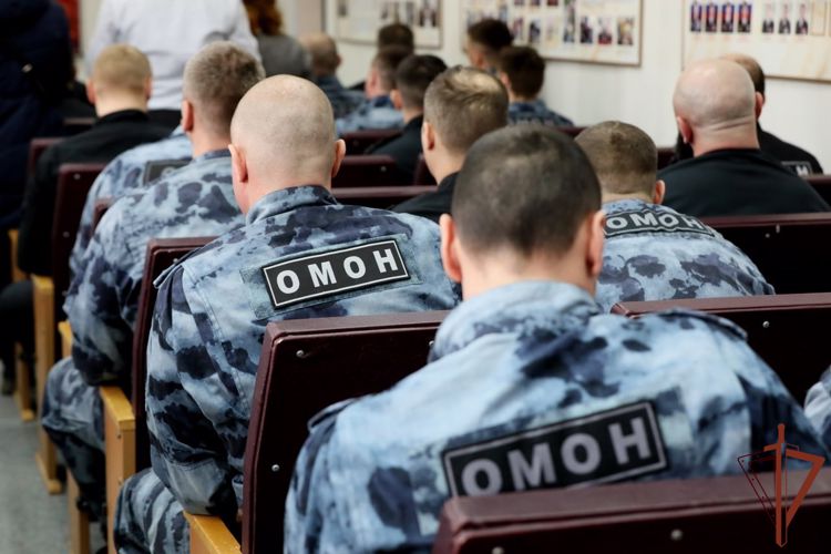 Жители Вологды передали дополнительное снаряжение росгвардейцам-участникам спецоперации