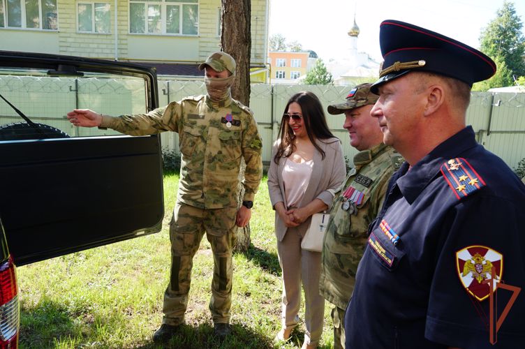 Спецподразделениям Росгвардии из Иванова передали новые служебные автомобили