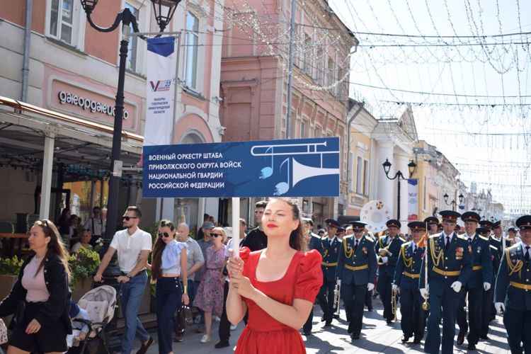 Оркестры Росгвардии поздравили жителей Нижнего Новгорода 802-летием города