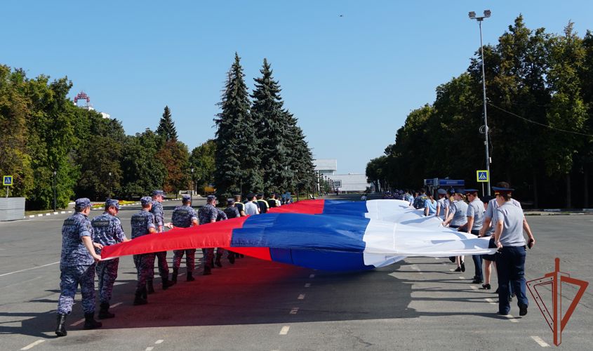Росгвардейцы приняли участие в патриотическом флешмобе в Ульяновске