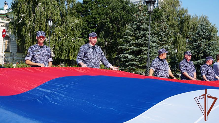 Росгвардейцы приняли участие в патриотическом флешмобе в Ульяновске