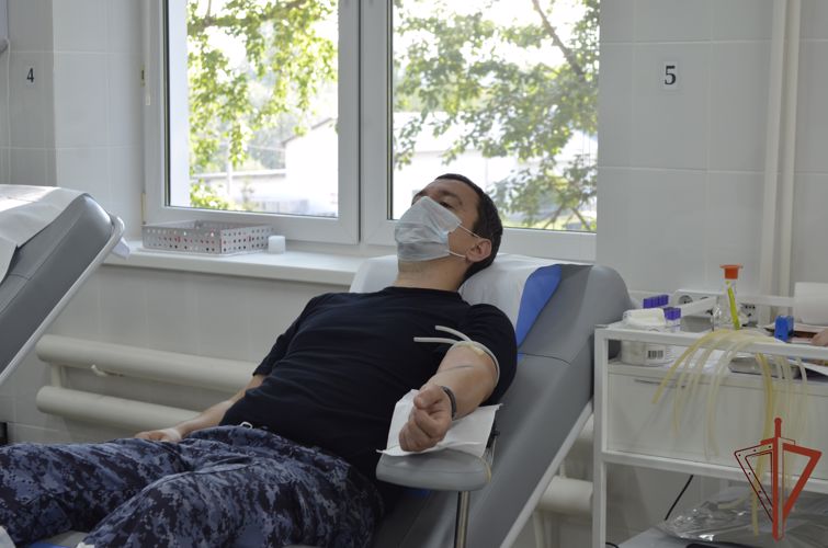 Росгвардейцы в Новгороде приняли участие в ведомственной донорской акции «От сердца к сердцу»