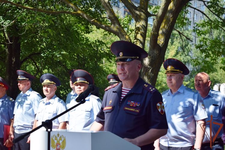 Сотрудники Росгвардии почтили память Героя России Евгения Шнитникова в Нижнем Новгороде