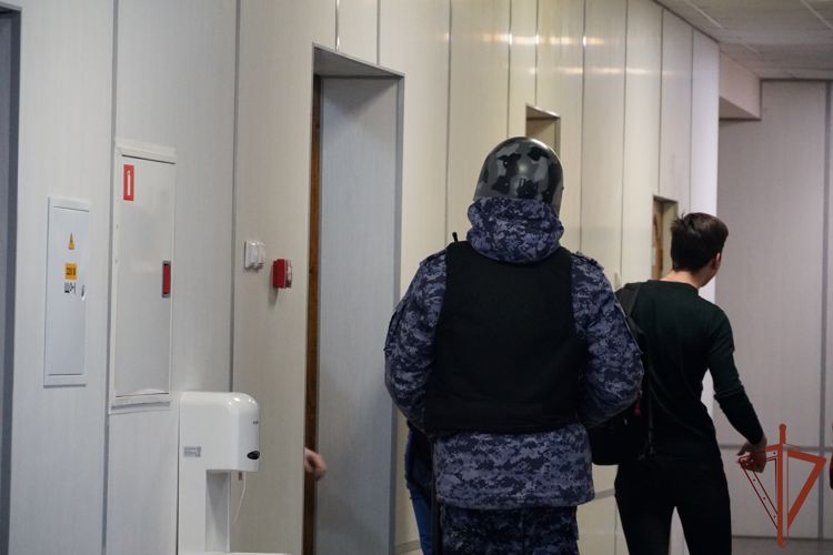 Росгвардия проверяет защищенность объектов образования в Карелии
