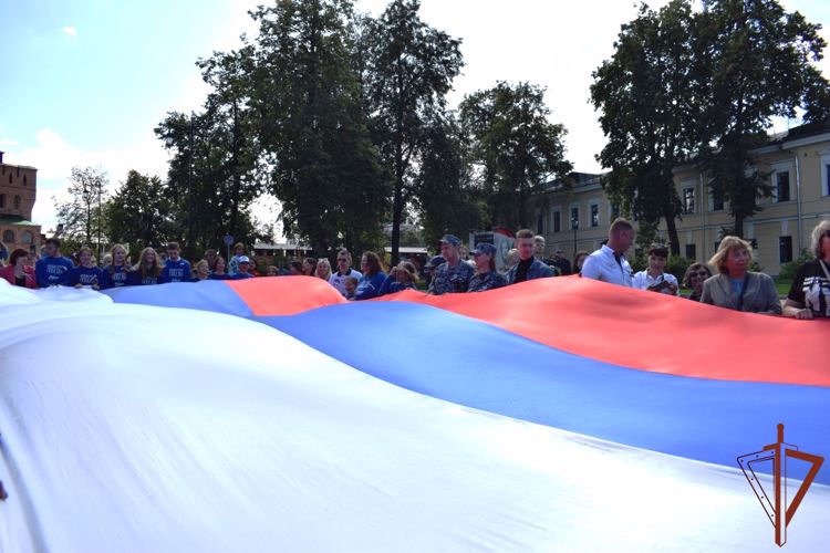 Росгвардейцы в Нижним Новгороде отметили День Государственного флага России