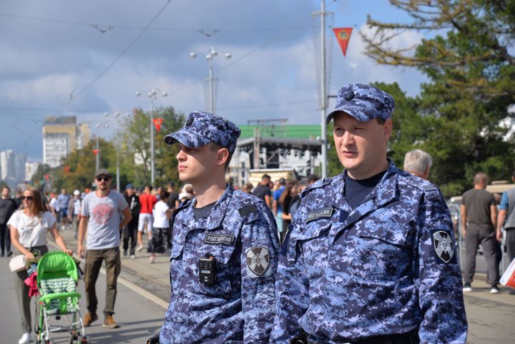 Росгвардия приняла участие в охране порядка и обеспечении безопасности в честь 300-летия Екатеринбурга