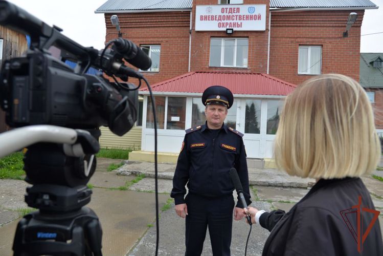 Росгвардия показала журналистам Югры работу группы задержания  (видео)