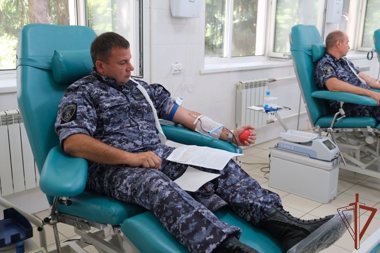 Росгвардейцы поддержали донорскую акцию «От сердца к сердцу» в Курске