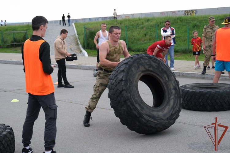 Росгвардейцы провели спортивный праздник в День физкультурника в Хабаровске