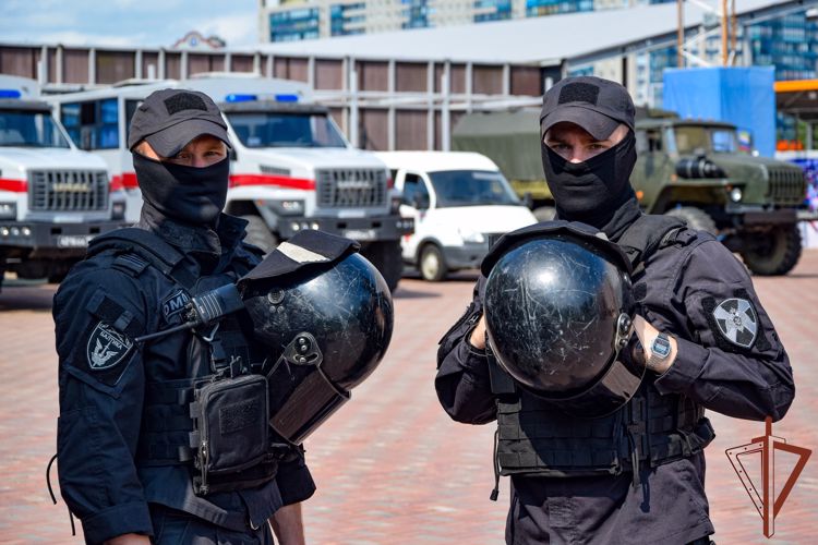  Росгвардия обеспечила правопорядок во время проведения футбольного матча РПЛ в Санкт-Петербурге