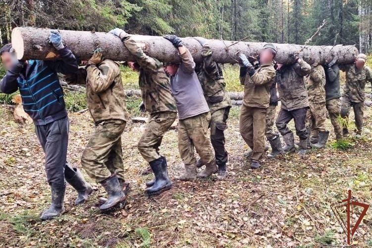 Военнослужащие отряда «Ратник» Росгвардии помогают в сохранении исторической памяти