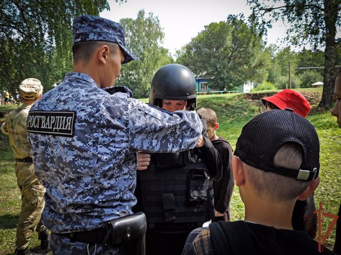 Всероссийская ведомственная акция «Каникулы с Росгвардией» продолжает набирать обороты в Сибири